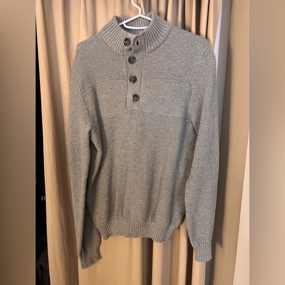 Like new Men's Izod gray button neck sweater medium - Picture 1 of 9